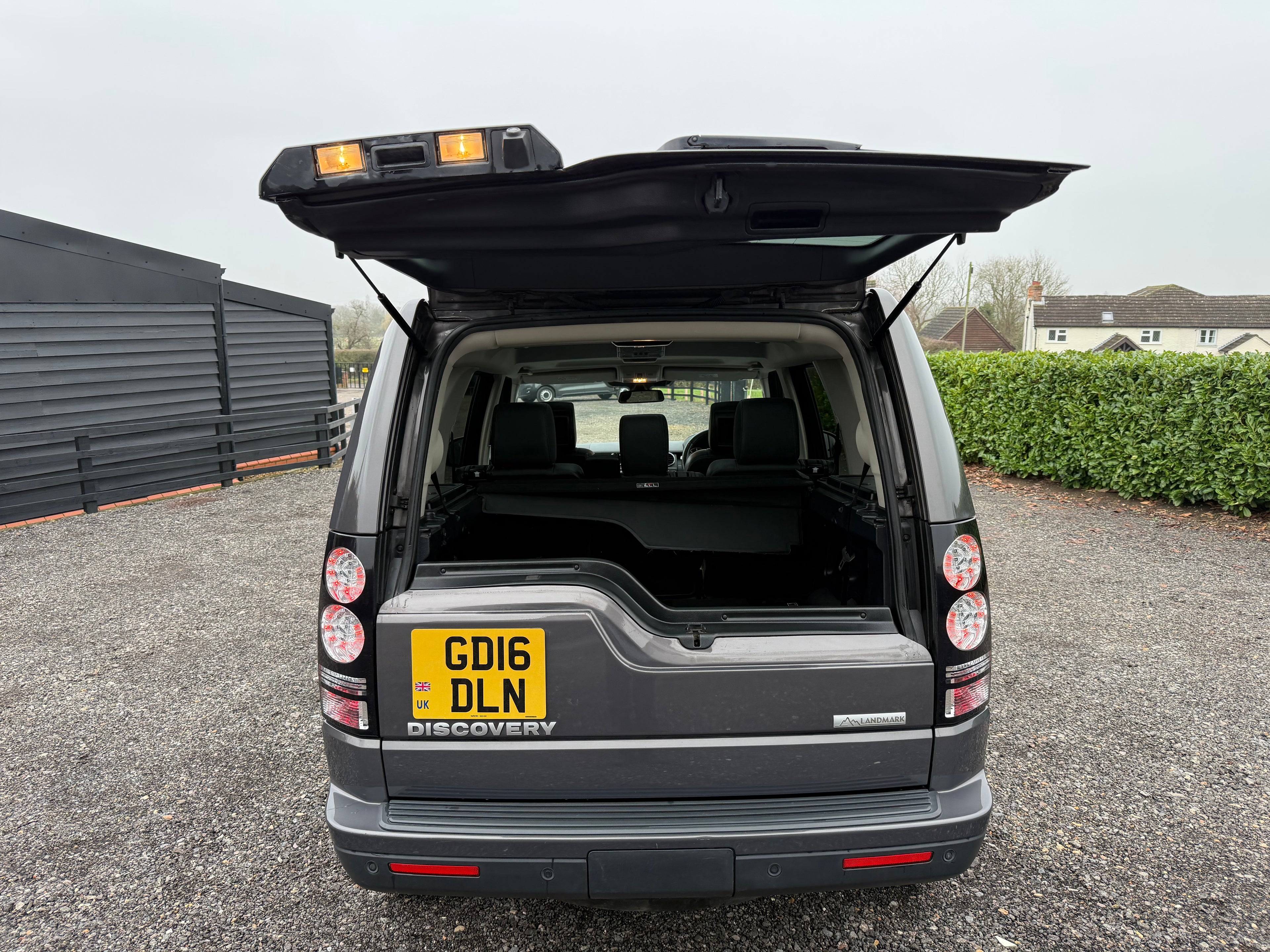 Land Rover Discovery 4 SUV 3.0 SD V6 Landmark - SOLD