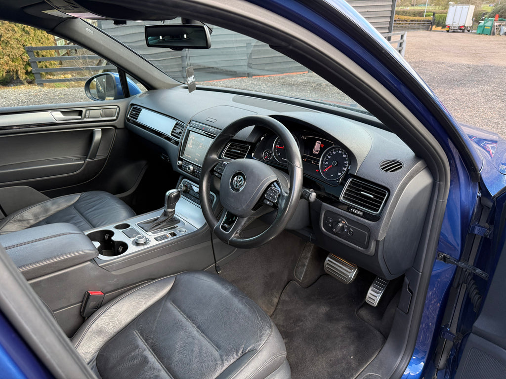 volkswagen Toureg 3.0 V6 Bluemotion R-LIne - SOLD