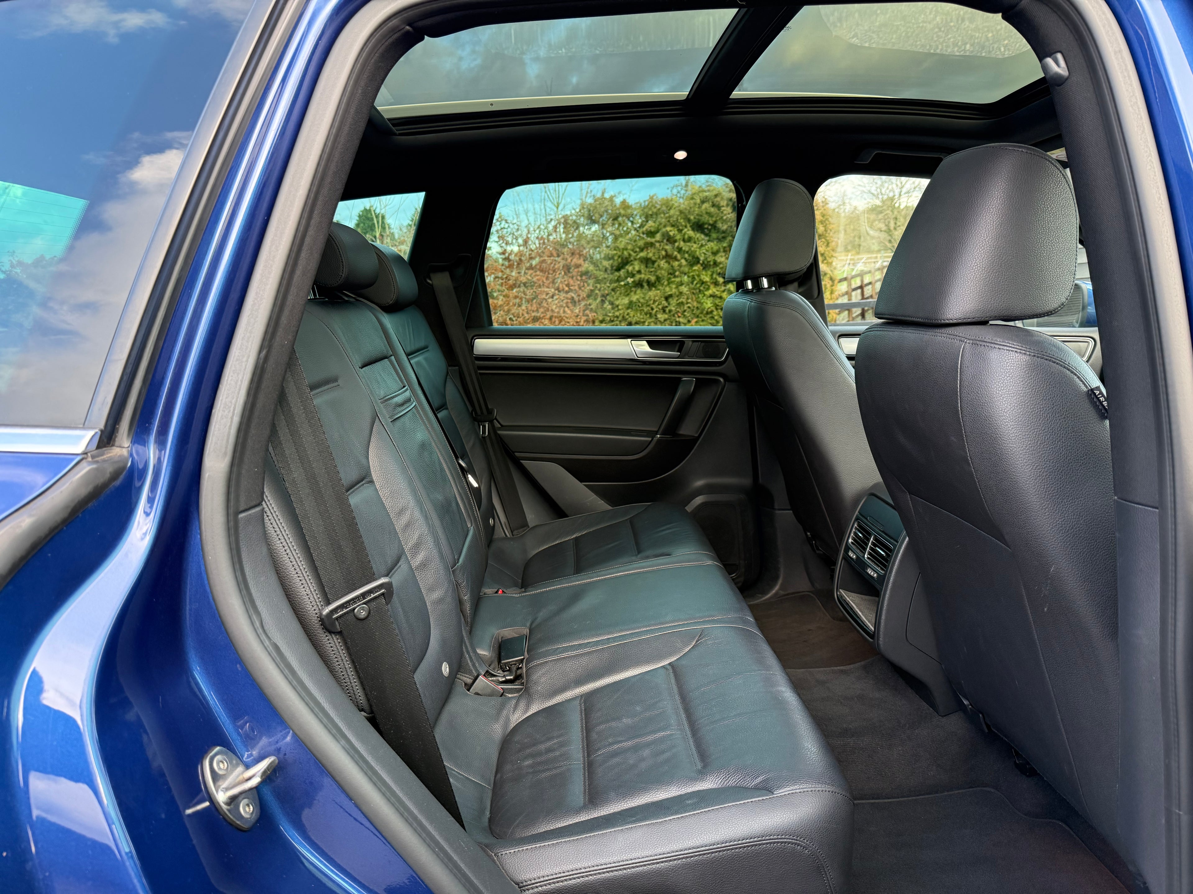 volkswagen Toureg 3.0 V6 Bluemotion R-LIne - SOLD