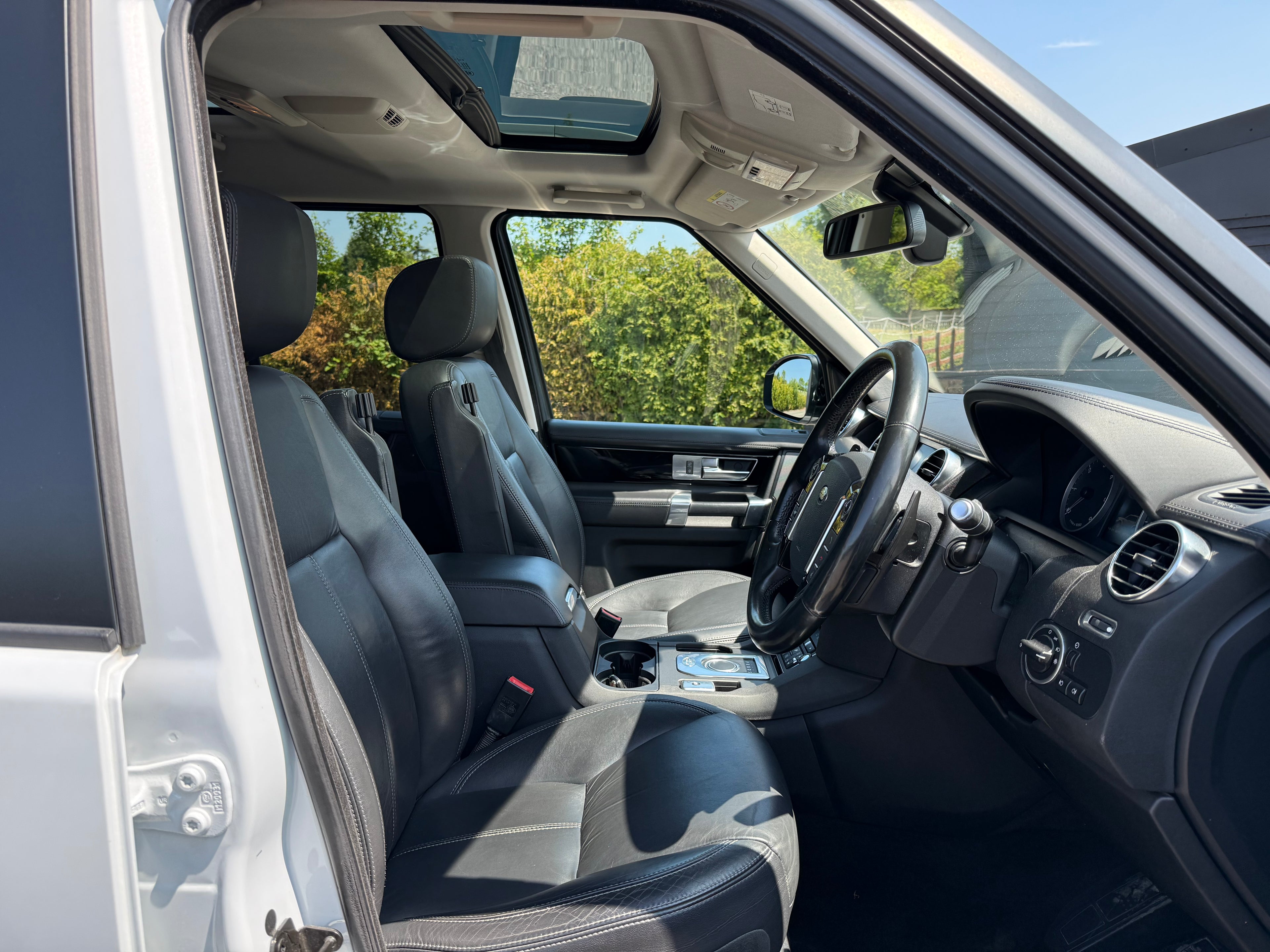 Land Rover Discovery 4 3.0 SD V6 Landmark Auto 4WD Euro 6 (s/s) 5dr